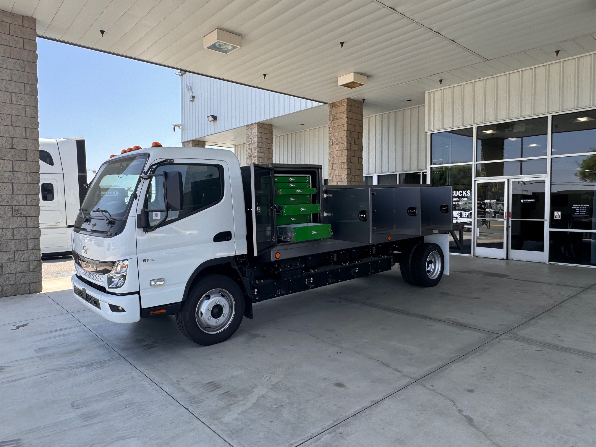 Rizon E18L Service Truck Velocity Truck Centres